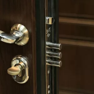 Входные металлические двери от производителя под ключ.