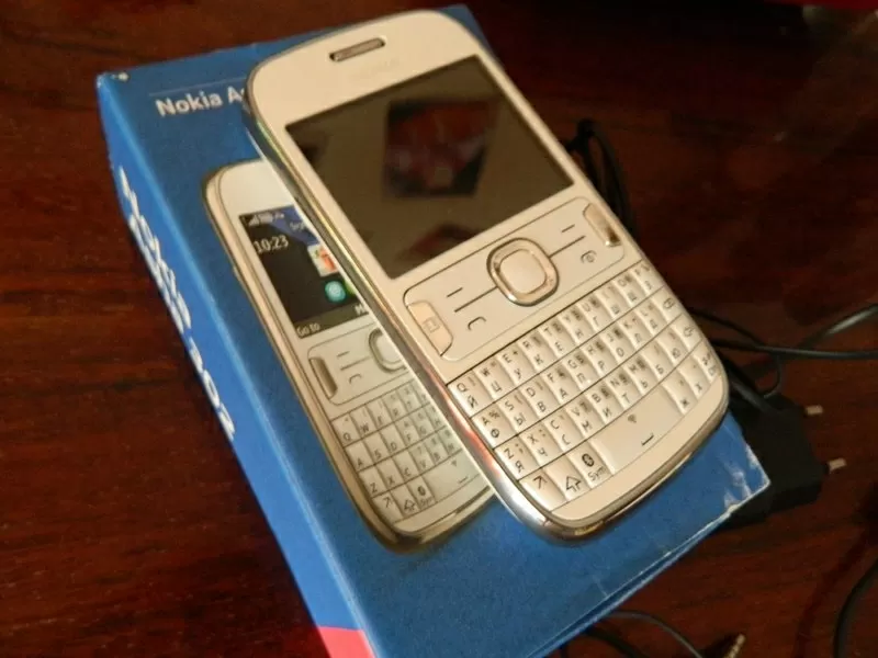 Продается телефон Nokia Asha 302 6